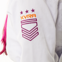 MUJER KVRA EJÉRCITO