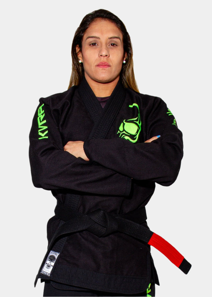 MUJER KVRA EJÉRCITO